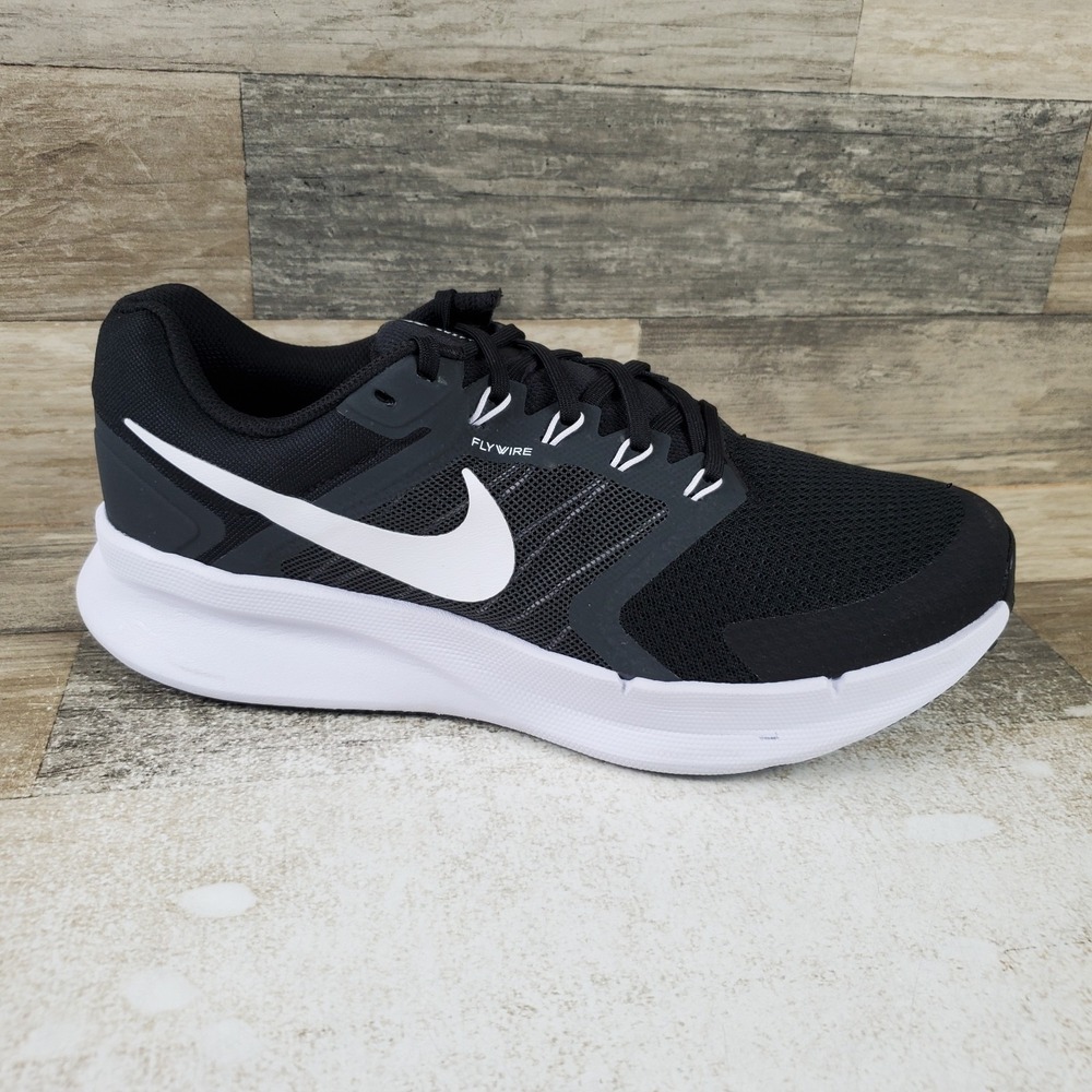 Nike Run Swift 3 Mens Shoes Sz 9.5 Road Running Black Lace Up Comfort Sneakers